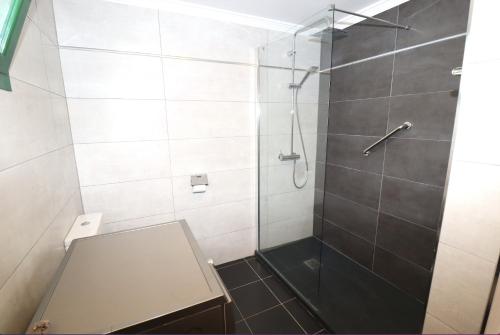 a bathroom with a shower with a glass door at Playa Park in Puerto del Carmen