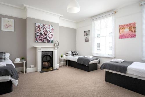 เตียงในห้องที่ St George's Place - Fab Cheltenham Town House