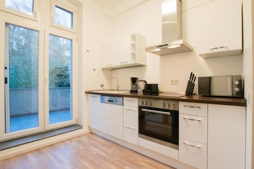 Foto Tolstov Apartments - 1 or 3 Room Apartments - 20 Min Messe DUS and Old Town DUS 5