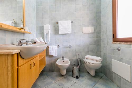 a bathroom with a sink and a toilet at Hotel Villa del Mare Solanas in Solanas
