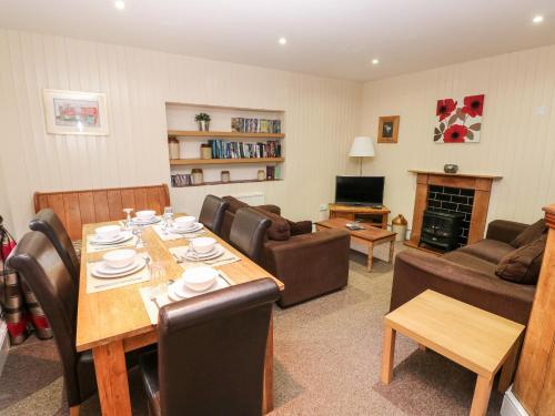 Lake Cottage – Photos 4