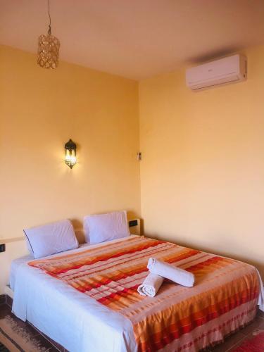 a bedroom with a large bed in a room at Riad Hotel Les Flamants in Merzouga