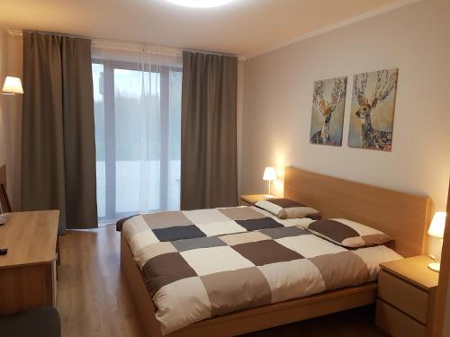 Postel nebo postele na pokoji v ubytování Raganas Ķēķis Hotel