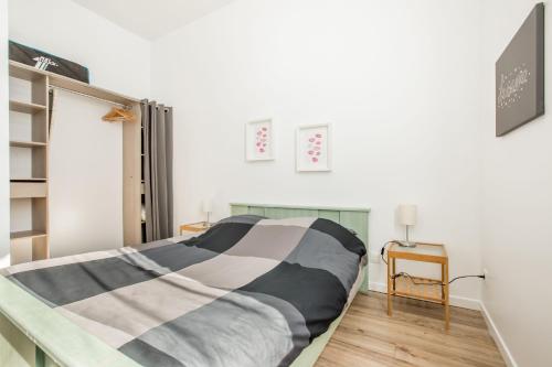 Katil atau katil-katil dalam bilik di Appartement moderne, propre, WIFI, siège massant