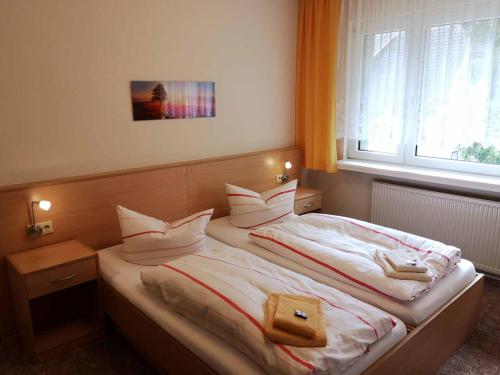 Postel nebo postele na pokoji v ubytování Gästehaus Tanne des DGD e.V.