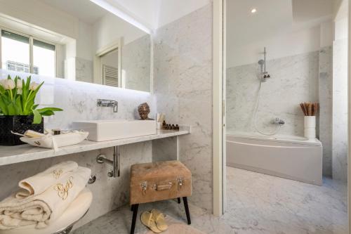 Imperiale Suites Milano tesisinde bir banyo