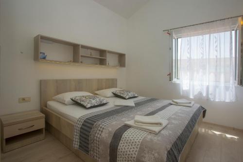 Postel nebo postele na pokoji v ubytování Apartments Lucija