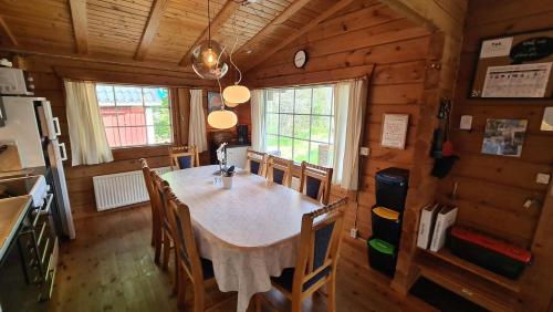 a dining room with a table and chairs in a cabin at Ferienhaus Kappeled in Kappeled