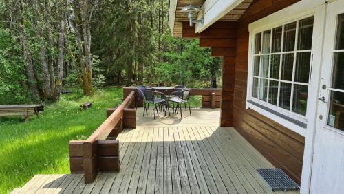 a deck with a table and chairs on a house at Ferienhaus Kappeled in Kappeled