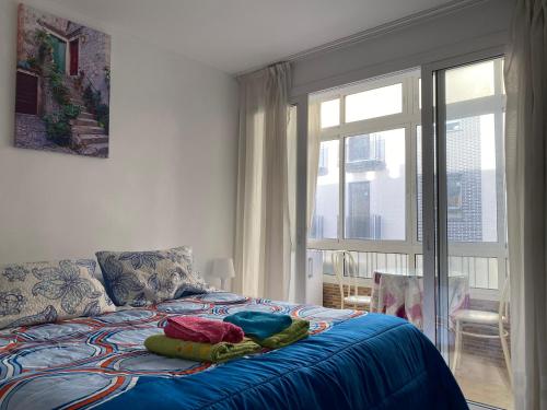 Säng eller sängar i ett rum på Málaga Centro habitaciones privada en apartamento compartidos