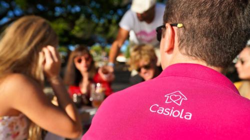 a man wearing a pink shirt with the words castella at Villa Aloe in Paradijs