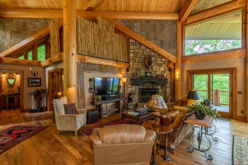 A seating area at Big Bear Lodge at Eagles Nest Breathtaking Views