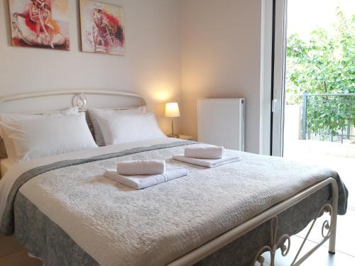 Posteľ alebo postele v izbe v ubytovaní New, bright, cozy, autonomous apartment with private entrance and garden, 42 m2, 5min to the beach and city center