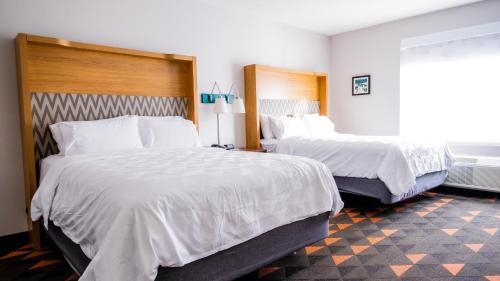 Holiday Inn & Suites Philadelphia W - Drexel Hill, an IHG Hotel Image