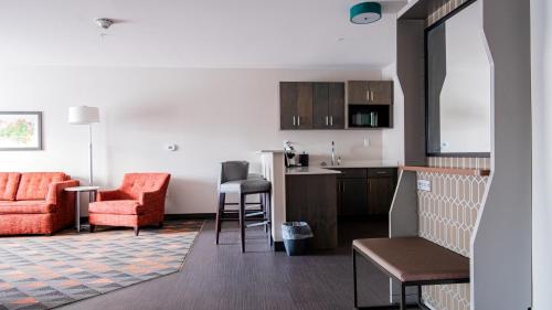 a room with a kitchen and a living room at Holiday Inn & Suites Philadelphia W - Drexel Hill by IHG in Drexel Hill