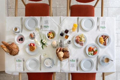 Jídlo v hotelu nebo okolí