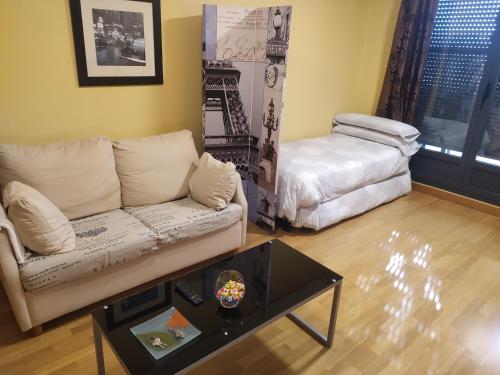 Apartamento el Parque AIRE CONDICIONADO PISCINA terraza con vistas montaña entorno tranquilo ideal mascotas
