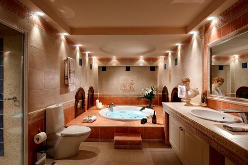 Kupatilo u objektu Tower Resort Naxos Island