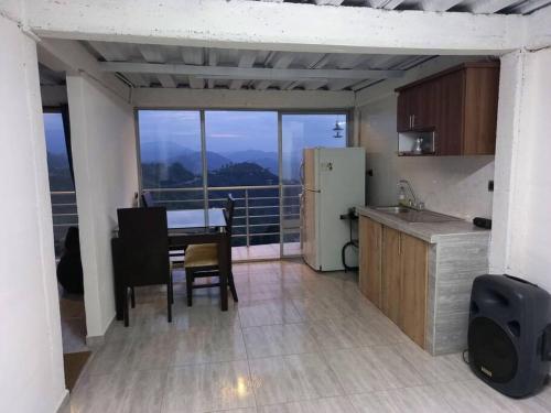 Kuchyň nebo kuchyňský kout v ubytování Apartamento Campestre y Turístico con Garaje y Mirador