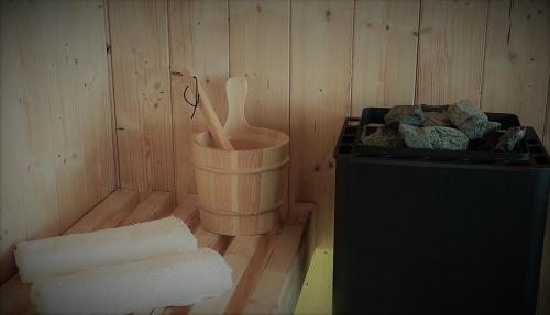 a corner of a wooden room with a wooden container with a brush at Masseria Le Terrazze di Serranova in Serranova