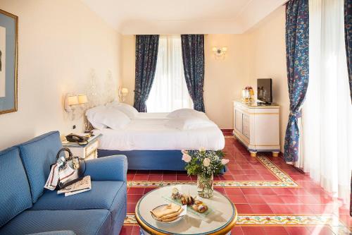 Postel nebo postele na pokoji v ubytování Excelsior Belvedere Hotel & Spa