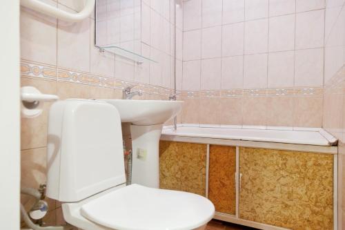 a bathroom with a toilet and a sink at KvartiraSvobodna - Apartment at Bolshoy Kondratyevskiy in Moscow