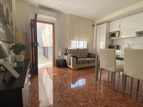 Apartment Wall Center - Aloha Sevilla