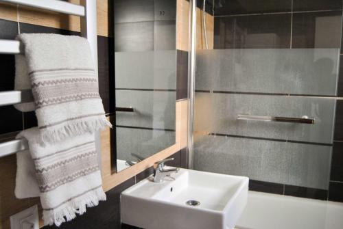 Apartment Wall Center - Aloha Sevilla
