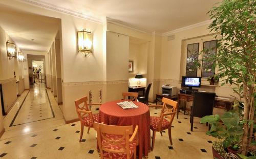 TV a/nebo společenská místnost v ubytování Best Western Hotel Genio