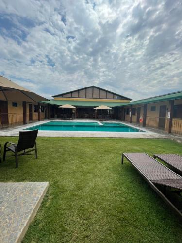 a building with a swimming pool in a yard at Bonito Ecotel in Bonito