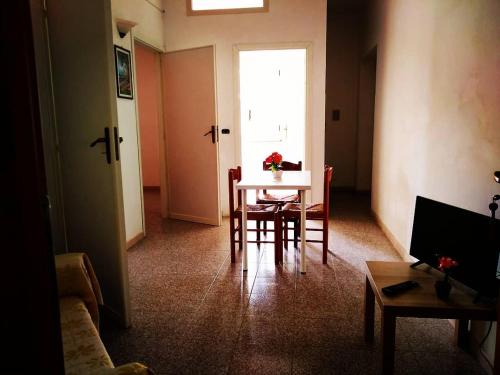 a living room with a table and chairs and a window at Punto Verde B&B in Ardore Marina