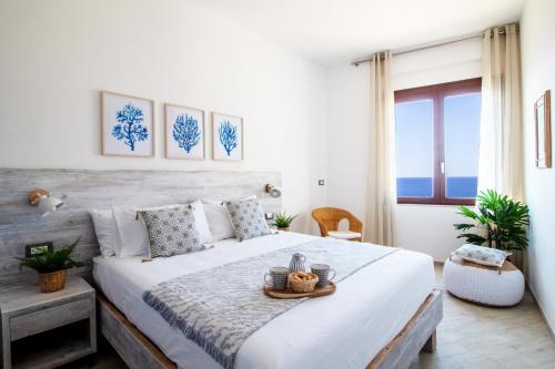 A bed or beds in a room at "Sunset Garden" apartment