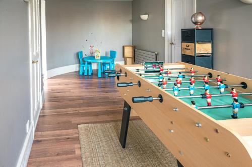 a room with a table with a foos ball at Gite 4 étoiles - Au p'tit bonheur Normand in Bourth