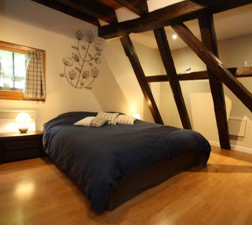 a bedroom with a large bed in a attic at Les Gîtes Coeur de Vigne in Riquewihr