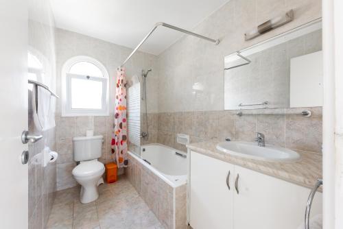 Koupelna v ubytování Villa Oasis by Ezoria Villas