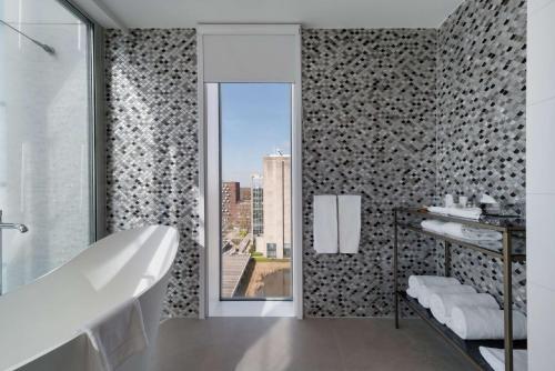 Et badeværelse på Radisson Hotel & Suites Amsterdam South