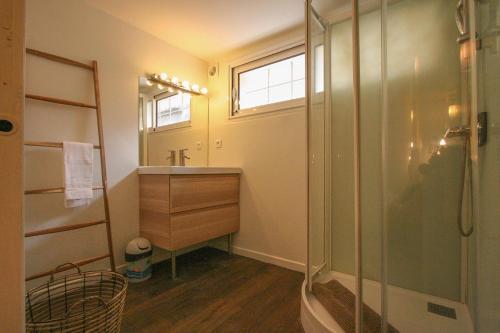 a bathroom with a glass shower and a sink at Villa Joseph in Saint-Paul-Trois-Châteaux