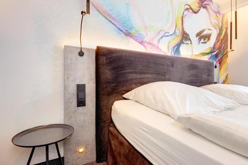 Кровать или кровати в номере Hotel Stadt Grevenbroich