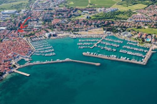 Vue panoramique sur l'établissement Rooms Izola