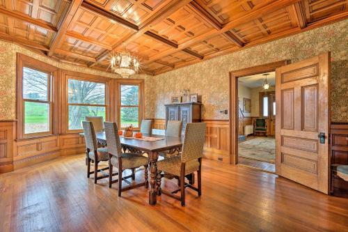 Foto de la galería de Pet-Friendly Moriah Homestead with Fire Pit! en Port Henry