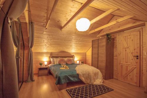 a bedroom with a bed in a wooden cabin at Z Bieszcza Rodem in Ustrzyki Dolne