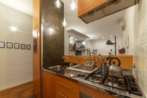Kuchyň nebo kuchyňský kout v ubytování Testaccio & Piazza Liberatrice Apartment