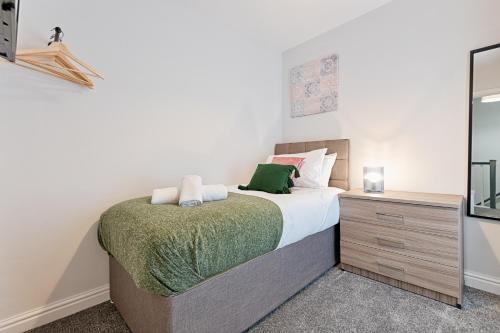 a bedroom with a bed and a mirror at Contractor Base - 4 Beds - Dining - Wi-Fi in Swansea