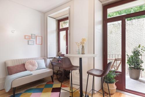 Vibrant flat by São Bento w/balcony - Loureiro140