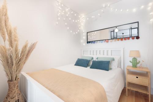 Vibrant flat by São Bento w/balcony - Loureiro140
