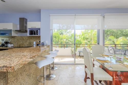 a kitchen and dining room with a table and chairs at Casa del Mar by Stella Rentals in Playa del Carmen