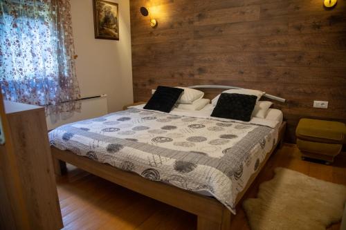เตียงในห้องที่ Kuća za odmor Gorski Kotar