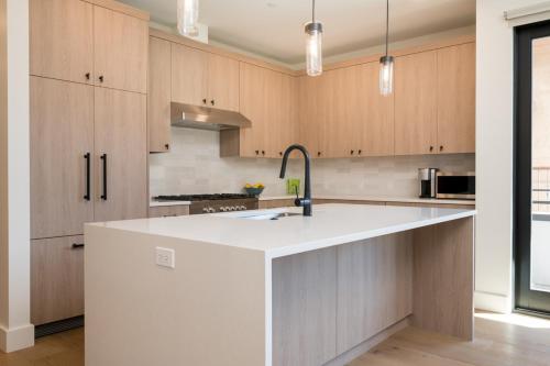 Η κουζίνα ή μικρή κουζίνα στο The Lofts 660 #201