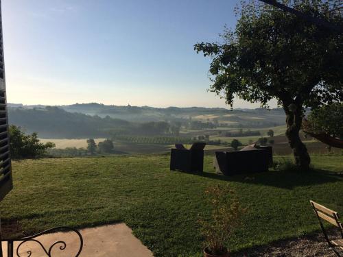 Naturlandschaft in der Nähe of country house