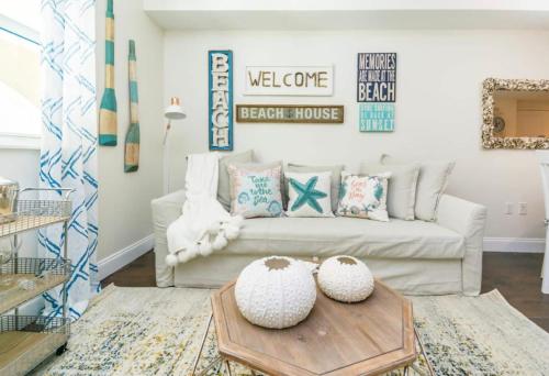 a living room with a couch and a table at Tropical Coastal Resort Boynton Beach in Boynton Beach